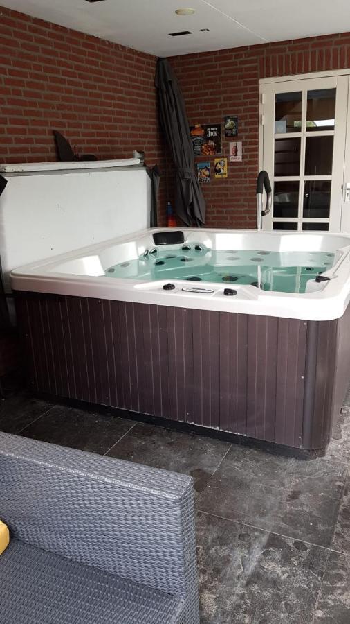 Het Gildehuis Met Sauna En Jacuzzi Stevensweert Exterior foto